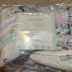 BRAND NEW NEVER USED Laura park twin bedding with pillow case